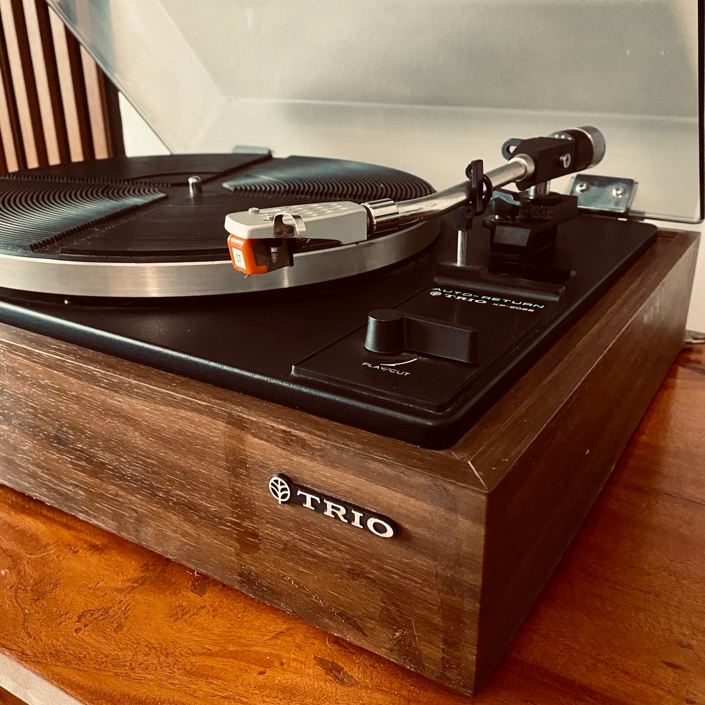 TRIO KP-2022A VINTAGE TURNTABLE